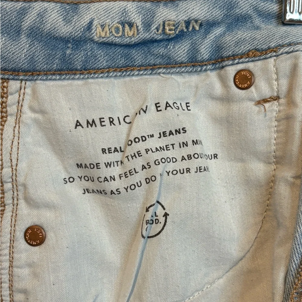 American Eagle Women’s Mom Jean Size 4 - Picture 6 of 7